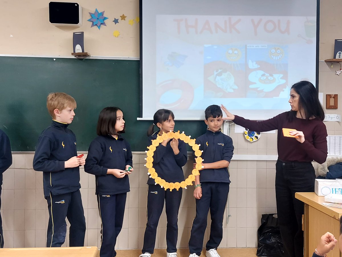 Ya empiezan los días calurosos🔥 y con mucho sol y aunque los alumnos de cuarto de primaria ya saben lo bueno y malo que es el sol🌞, los alumnos de Auxiliar se lo recuerdan e interactúan con un Pasapalabra.