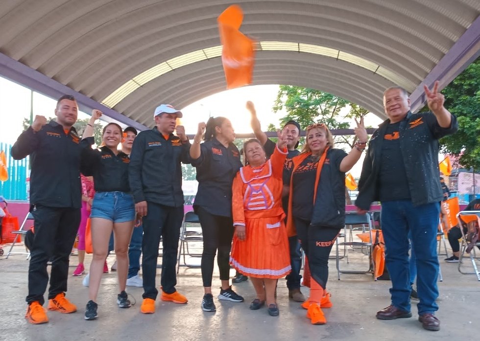 VicentaHuerta's tweet photo. Parte del equipo de candidatos y candidatas por #Iztapalapa 🧡 Un honor haber caminado las calles junto a ustedes, el proyecto de #MovimientoCiudadano está en buenas manos. 🍊 https://t.co/nuFvCyJkKr