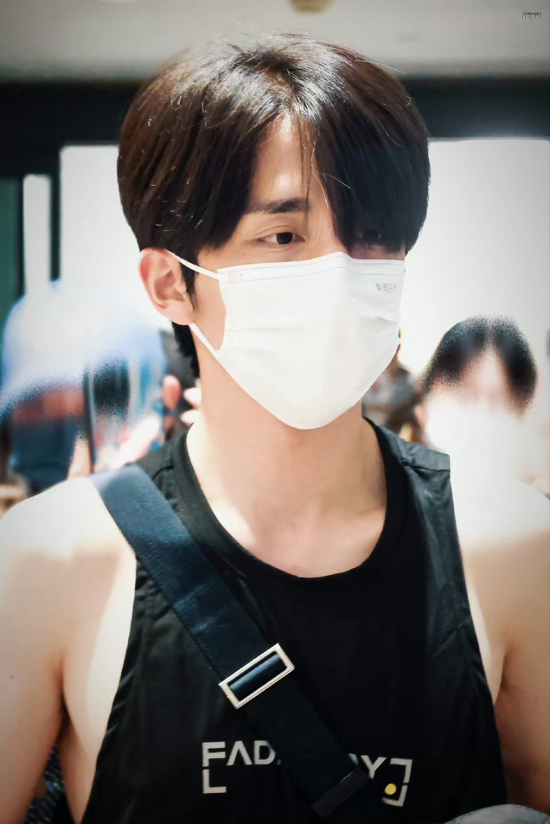 2024/05/29 | 🛬SHA

sleeveless ben~ ❤️‍🔥😍

#张新成
#stevenzhang
#zhangxincheng