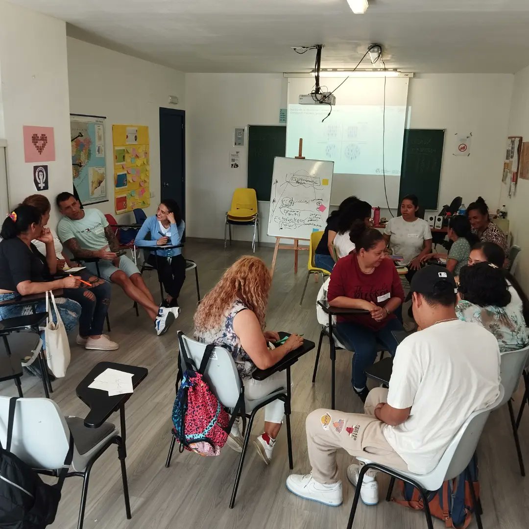 xarxavalors_sc's tweet photo. Sessió d'Acollida al Mòdul C que organitza @integramenet que ens serveix per aprofundir en les polítiques d'interculturalitat i convivència de la ciutat, i presentar les estratègies antirumors 
Gràcies a tots i totes i benvingudes!!!
 #SantaColoma 
#LaConvivenciaÉsVida https://t.co/e8PpJWco94