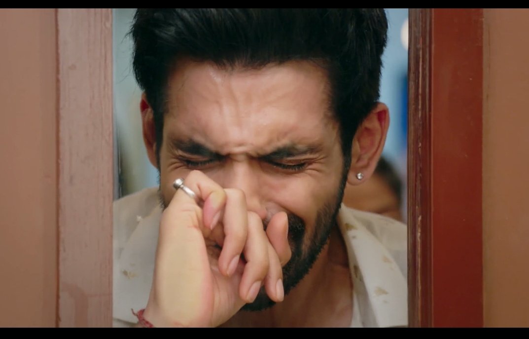 Arjit performance in  is truly commendable🔥.His ability to express pain and longing with subtle facial expressions and body language enhances the emotional depth of the scenes✨.Arjit’s nuanced performance helps to elevate the narrative
#ArjitTaneja #Virat
#KaiseMujheTumMilGaye