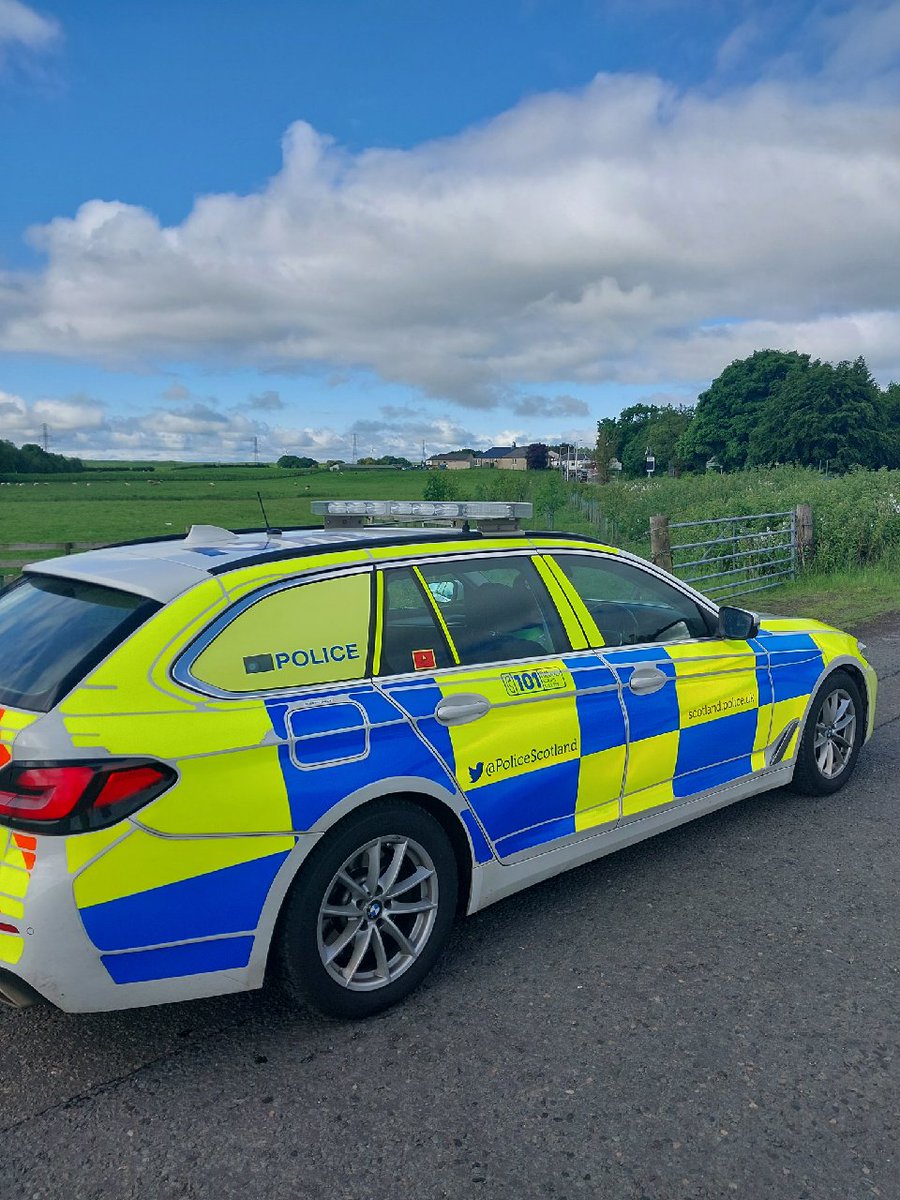 #TaysideRP were on the #A977 this morning. The drivers of four vans and one HGV were stopped for driving whilst using their mobile phones. They face a £200 fine and 6 penalty points on their licences. Driver of the HGV will also be reported to the @TrafficCommsGB #Fatal5