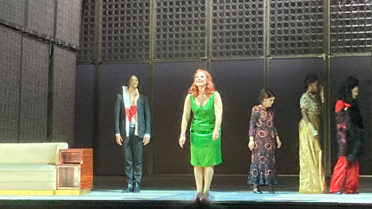 mag_oper's tweet photo. Great to see this Warlikowski revival of #Bluebeard and #Lavoixhumaine, now at the @teatrosancarlo with an added role debut: @elinagaranca was ravishing as Judith. #JohnRelyea and @barbarahannigan gloriously reprised their parts in "La voix", Edward Gardner delivered a fine performance in the pit. https://t.co/6q61A8VAGP
