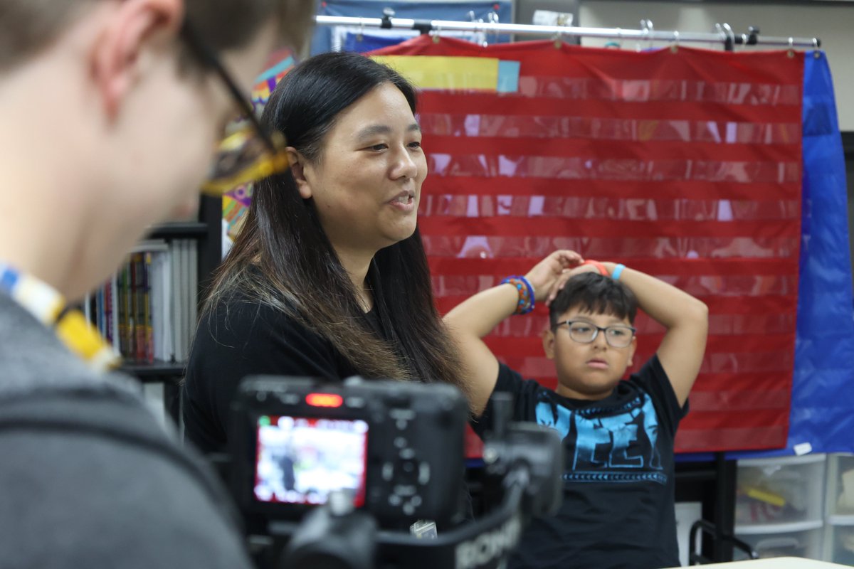 CloverRidgeElem's tweet photo. Full Circle Moment! Welcome back! Alyssa was here doing a feature story on the very program that propelled her Academic Career!  Our English Language Development Teachers do a wonderful job supporting our Multi-Language Learners in ECCS! #TeamCRE #YouBelongHere https://t.co/XDFIP8v4SG