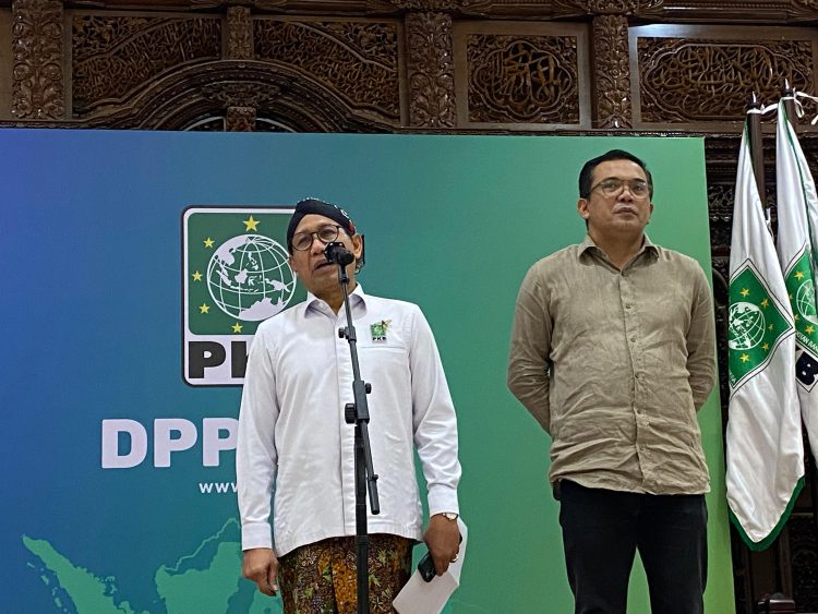 PKB: Kami Sedang Melakukan Komunikasi dengan Anies Baswedan.

“Kami sedang melakukan pendalaman dan diskusi-diskusi dengan Pak Anies Baswedan”
kbanews.com/hot-news/pkb-k…
@Yurissa_Samosir @STresnowati1 @Naz_lira @m1n4_95 @DoankWarto @mulanbilqis @NenkMonica @nialubis_ @choymarkochoy