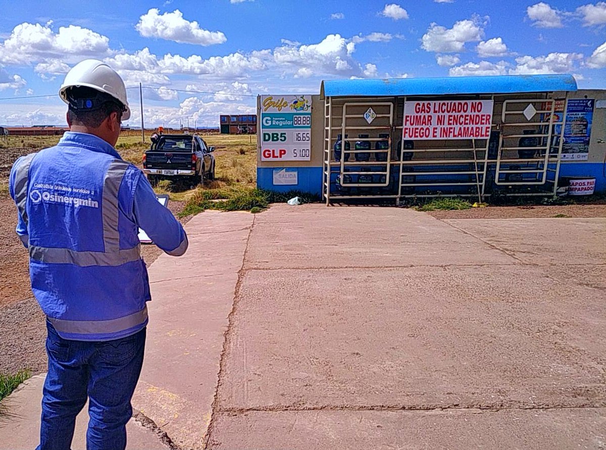 OSINERGMIN's tweet photo. 📍#Puno: por no reportar sus precios actualizados, #Osinergmin inició proceso administrativo sancionador a grifo en el distrito de #Paucarcolla. También se ejecutaron fiscalizaciones de control de cantidad en la zona junto al Ministerio Público. 
#Actualidad https://t.co/hfWfP5ZB6k