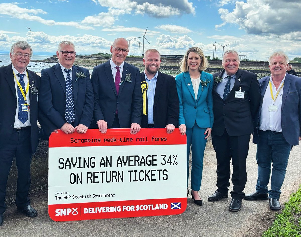 Great having the First Minister @JohnSwinney joining us in Leven today where he opened the SNP Scottish Government funded Levenmouth Rail Link. Scotland wins when the SNP wins. At this election the people of North East Fife have have a choice between a Labour Party who want to
