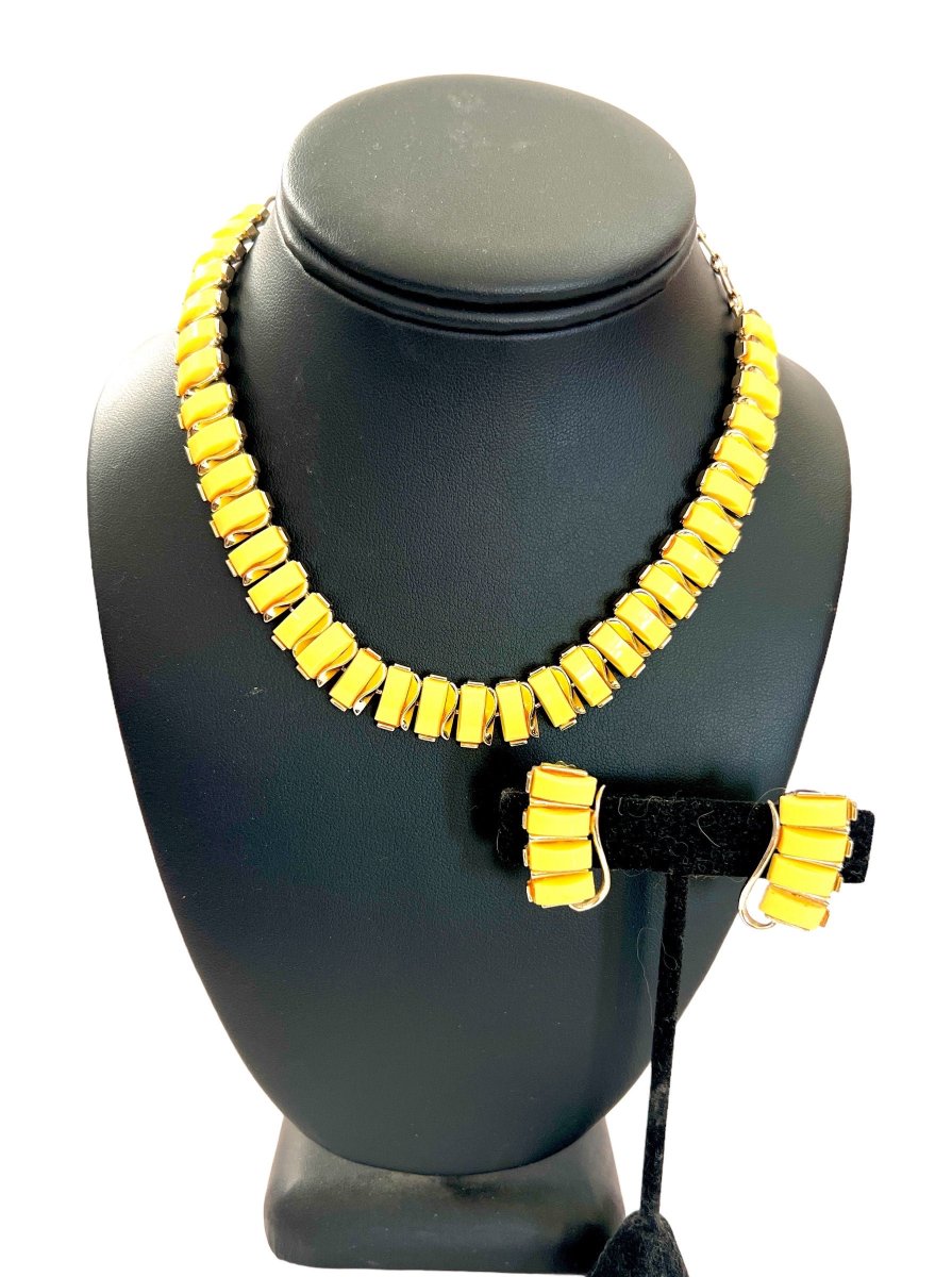 Yellow Thermoset Demi Necklace Earring Set 1950s Gold Tone Metal Bright Fun to Wear Gift for Her #YellowThermoset #1950sThermosetDemi 
$55.00
➤ etsy.com/listing/172393…