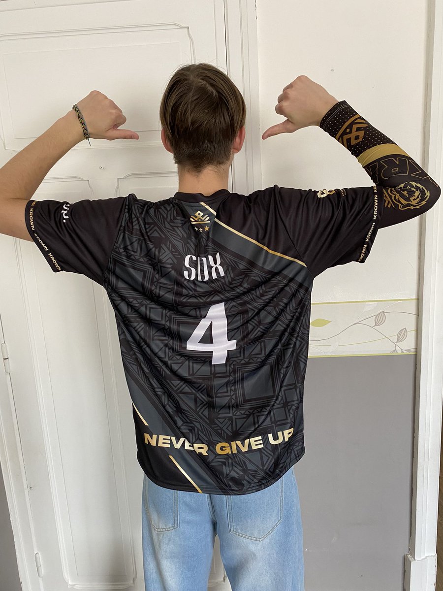ArthurGraphiste's tweet image. Trop content du résultat ! 

Merci @KROOWN_ESPORT pour cette aventure incroyable au sein de vos couleurs 🔥 

Peut-être un come back de ma part un jour 👀?

#nevergiveup 🦁