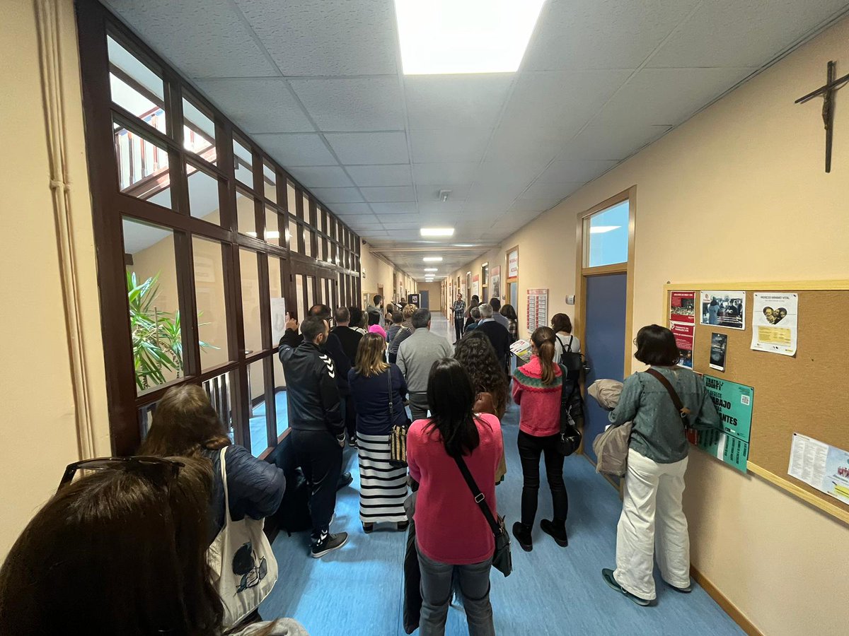 Los profesores del colegio pudieron conocer de primera mano todas las institalaciones y servicios que ofrece Cáritas  Diocesana de Burgos.  Estuvieron acompañados de Diego Pereda Sancho, responsable de comunicación de la institución y padre de nuestro cole.