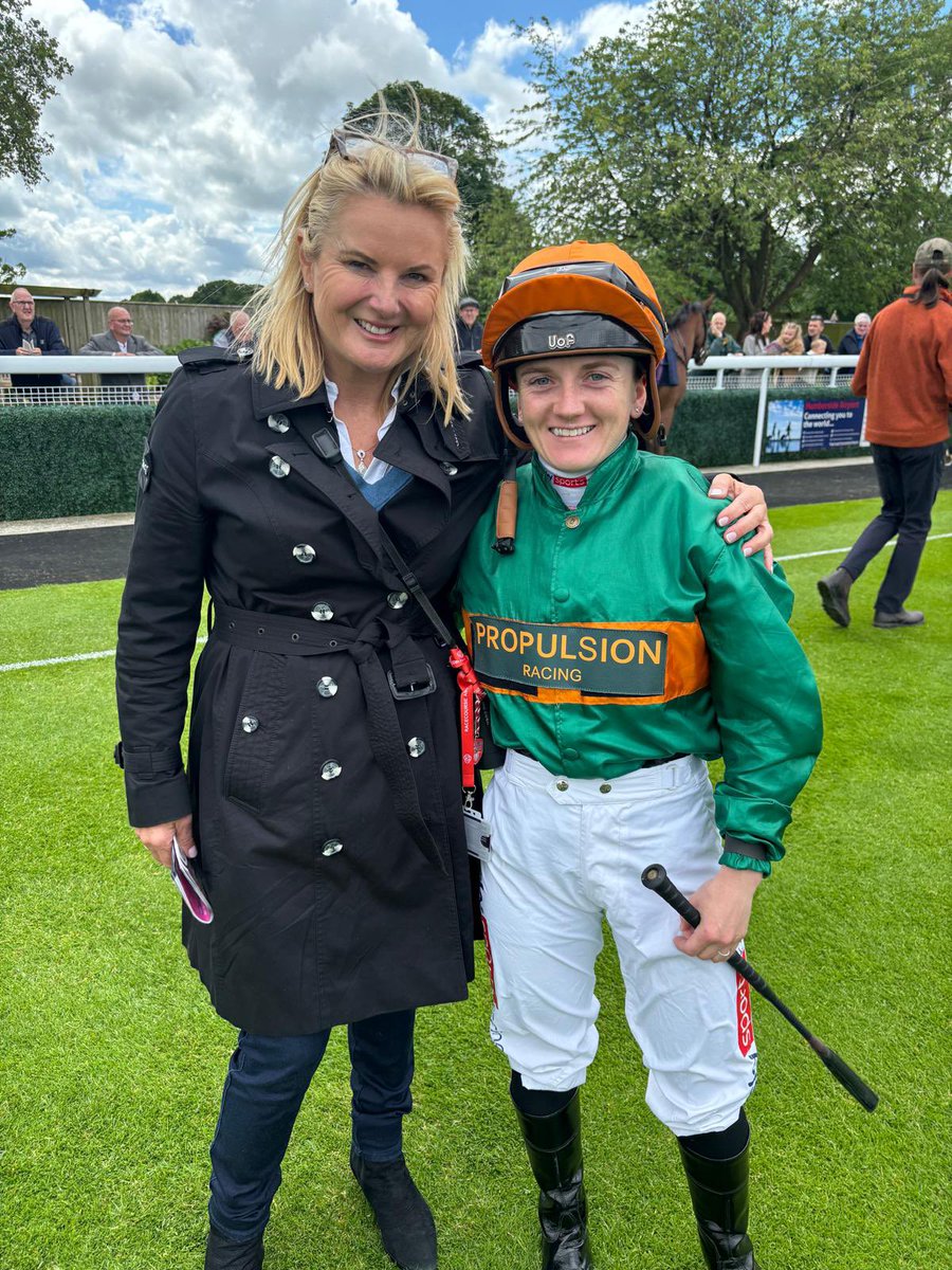 What a great run by our filly Lucky Lottery finishing 2nd 🥈 in the first race @Beverley_Races very happy with her and Hollie gave her a great ride! 💚🧡💚🧡 @GayKelleway @HollieDoyle1
