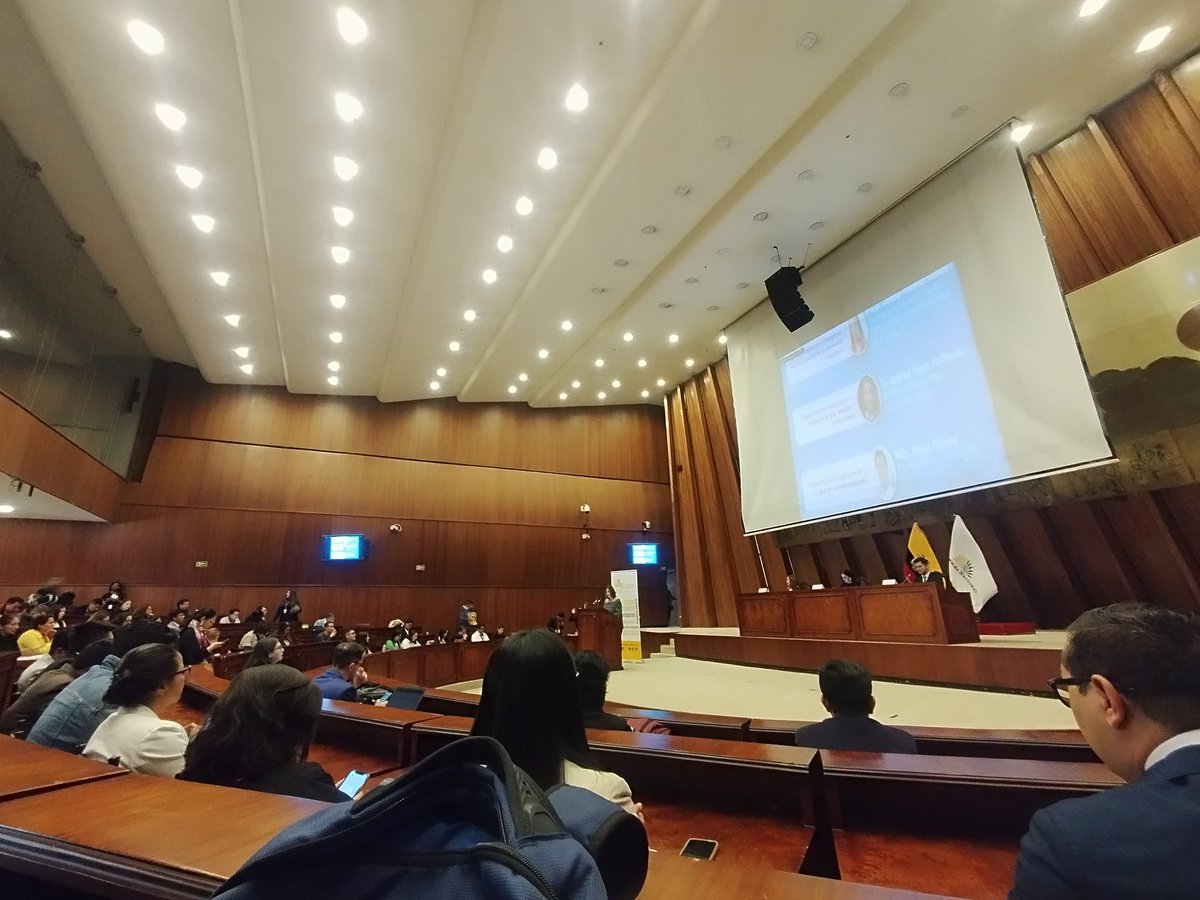 Gobernanza y regulación de la #InteligenciaArtificial en #Ecuador es importante el desarrollo de esta tecnología,  pero también es fundamental cuidar los derechos de los ciudadanos.