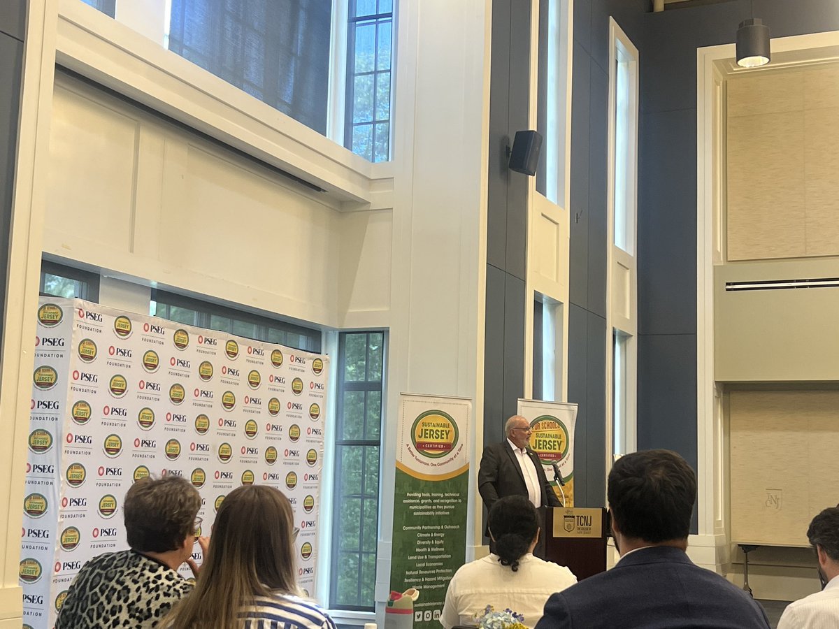 CoachPringle's tweet image. Excited and honored to receive 3 grants today for our Wayside, Wanamassa, and Ocean Twp Elementary Schools! 

Can’t wait to open up our Elementary Spartan Studios in the fall!
#SpartanLegacy