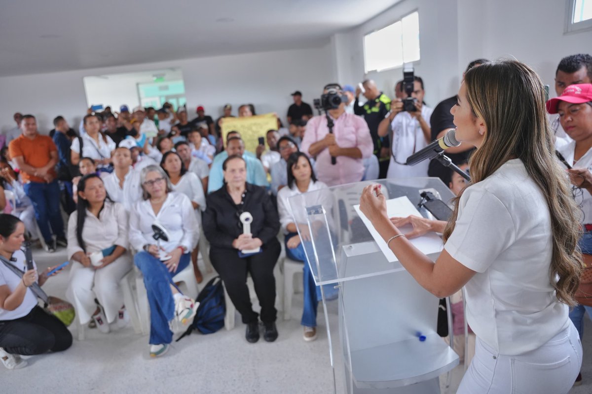 GobdelCesar's tweet photo. Un anhelo de los habitantes de La Loma de Calenturas, el corregimiento más grande de Colombia, y que hoy, después de un arduo trabajo, con mucho esfuerzo y sacrificio, hacemos realidad: Inauguramos el Centro Materno Infantil, con capacidad de prestar su servicio a toda la región https://t.co/oI091Wnu0L