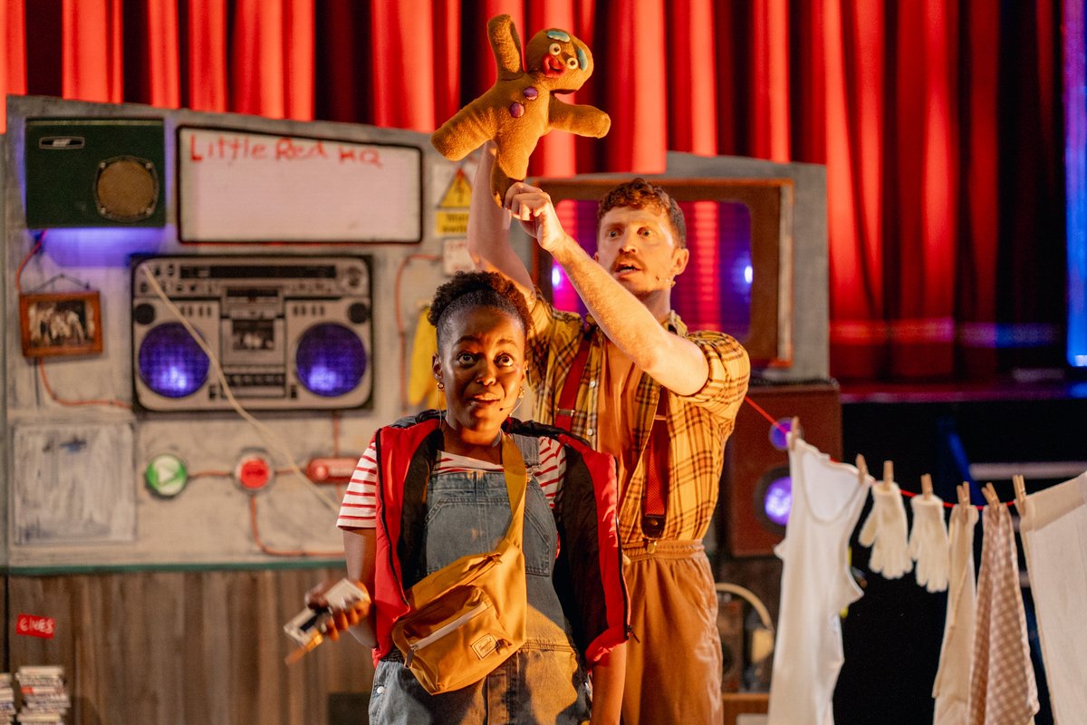 This Friday & Saturday! Join Little Red, the fearless adventurer, on her quest to unravel the mysteries surrounding the Big Bad Wolf. @wrongsemble's tale is full of surprises, magic & a sprinkle of mischief! 🔍👀 Fri 31 May - Sat 1 Jun: arconline.co.uk/whats-on/the-n… 📷@LianFurness