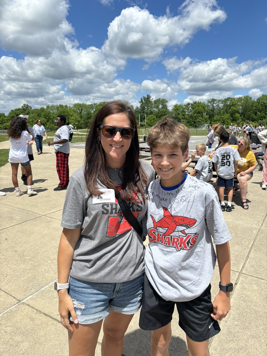 SCI_PTO's tweet image. As this years PTO board ages out we wanted to take a minute to say thank you. Thank you for letting us make memories with all of the kids, for supporting the staff and all the volunteer hours you gave. All of us are so thankful for all of you. This isn’t goodbye but see you soon.