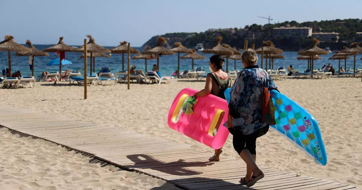 Holiday hotspot Magaluf 'half empty' days after anti-tourism protests bntmedia.uk/T7Yr0z