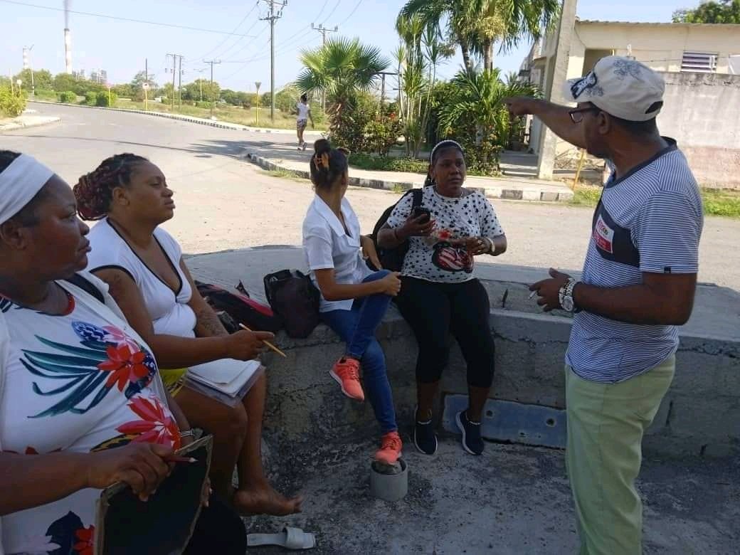 pavel_noa's tweet photo. En las comunidades de la ciudad de #Cienfuegos incrementan la vigilancia y el control epidemiológico ante el aumento de personas con Síndrome Febril Inespecífico. Se confirman casos del #VirusDelOropouche, transmitido por la picadura del mosquito 
#CienfuegosXMásVictorias https://t.co/pxsalrrCIY