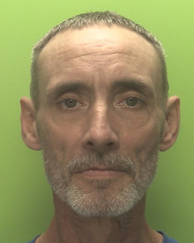 We are asking for the public's help to trace this wanted man who has links to the Kirkby-in-Ashfield area. Stephen Gregory is wanted for a recall to prison. Members of the public are warned not to approach him but to call 999 immediately if they see him. orlo.uk/yR0QI