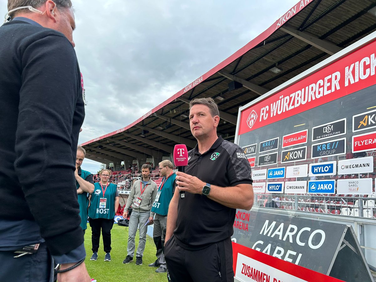 96Akademie's tweet photo. Daniel #Stendel: "Wir sind gut vorbereitet und freuen uns auf ein sehr gutes erstes Spiel. Unsere Mentalität ist es einfach, nach vorne zu spielen und Tore zu schießen." 💬
#FWKH96 #96U23 #96Akademie #H96 #NiemalsAllein ⚫⚪💚 https://t.co/txXOf59sVs