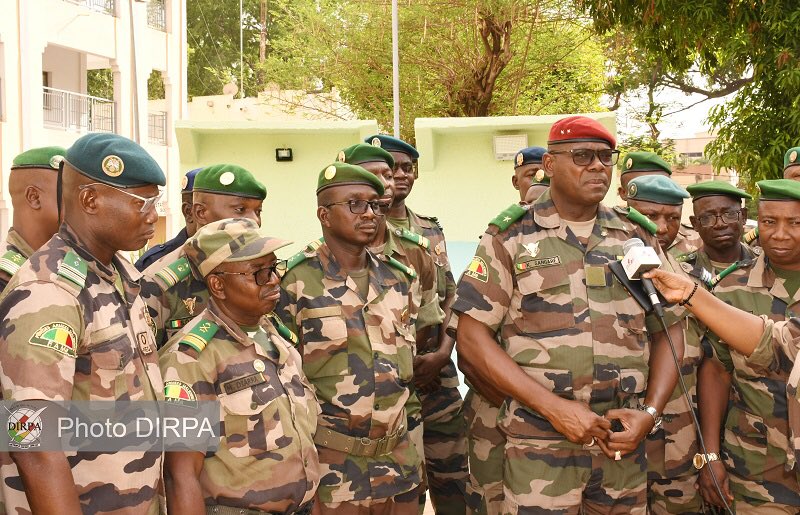 rafayaporgo's tweet image. #AES État du Mali 🇲🇱
#FAMA 

🛑#EMGA : Clôture du séminaire sur l’administration militaire dans les Armées et Services

Les travaux de la clôture du séminaire sur l’administration militaire dans les Armées et Services ont pris fin, le vendredi 24 mai 2024, dans la salle de