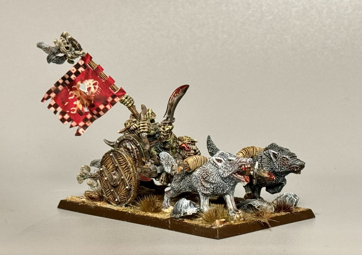 Reinforcements for my Orc & Goblin tribes - happy to have the wolf chariot back in my collection 🐺

#warhammer #warhammercommunity #theoldworld #waaagh #paintingwarhammer