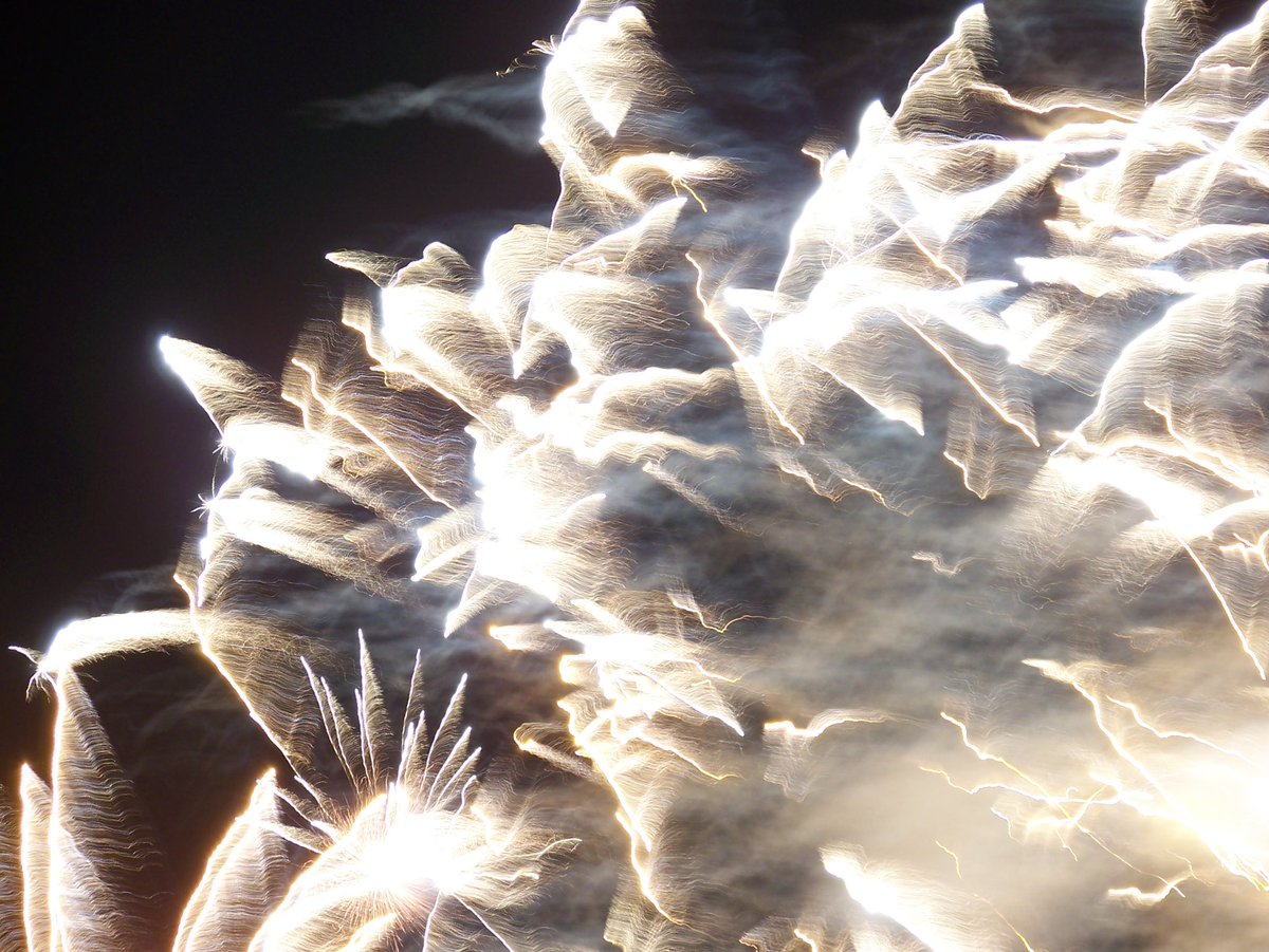 @Sam_Alexandra23 Camera and fireworks both moving…..