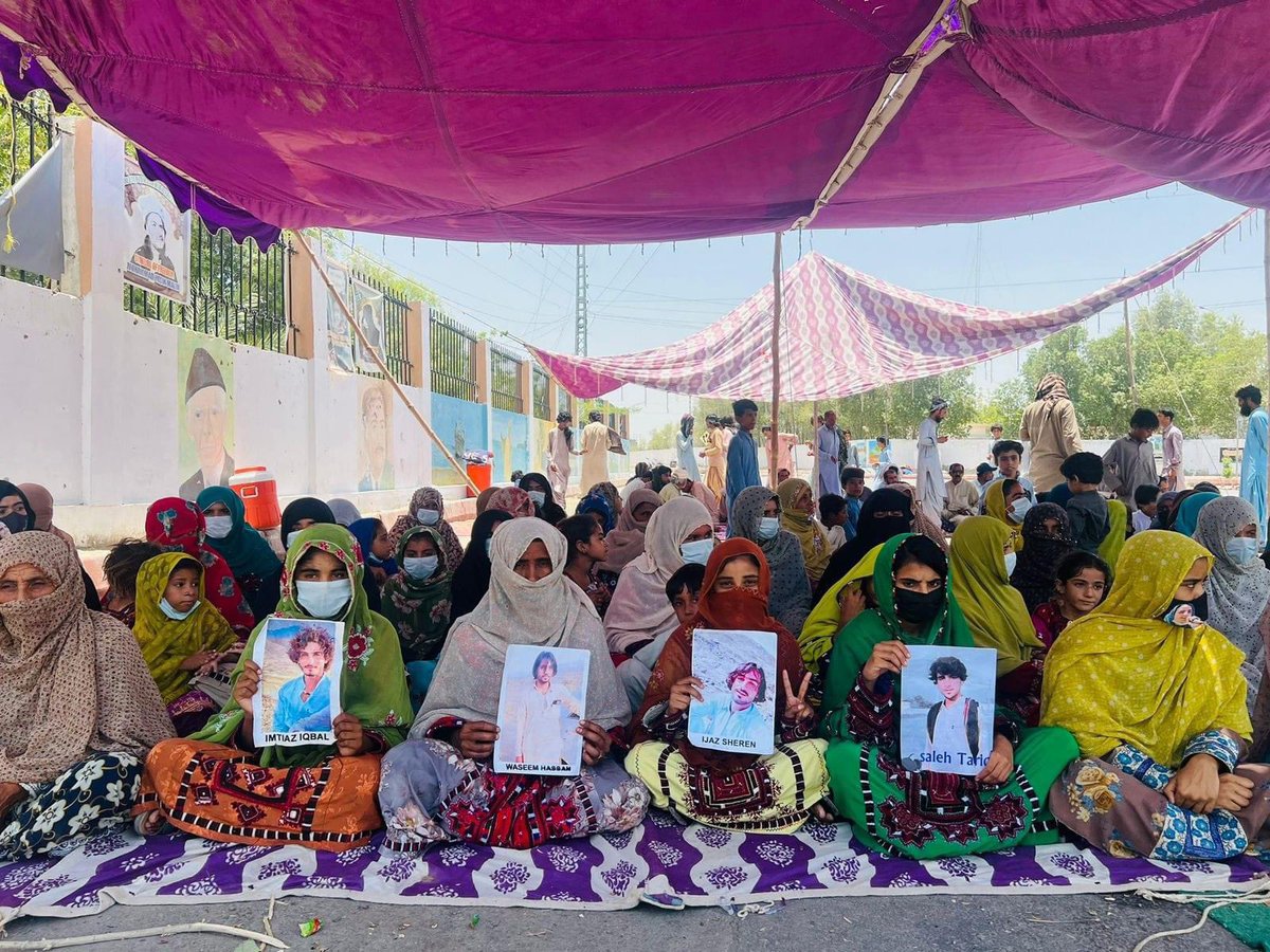 A sit-in protest in front of the DC office in Turbat continues for the safe release of Imtiaz, Waseem, Saleh Muhammad, and Ijaz. The families of these four victims of enforced disappearances demand the immediate release of their loved ones.
#EndEnforcedDisappearances #Balochistan