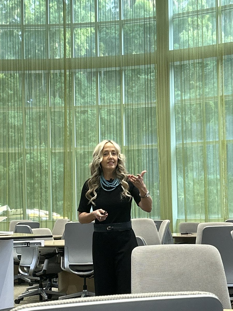 Thank you, Dean <a href="/drjenniferhunt/">Jennifer Hunt MD</a> for inviting me to keynote your annual <a href="/UFMedicine/">UF Medicine</a> faculty recognition celebration! 💙 🧡 🐊