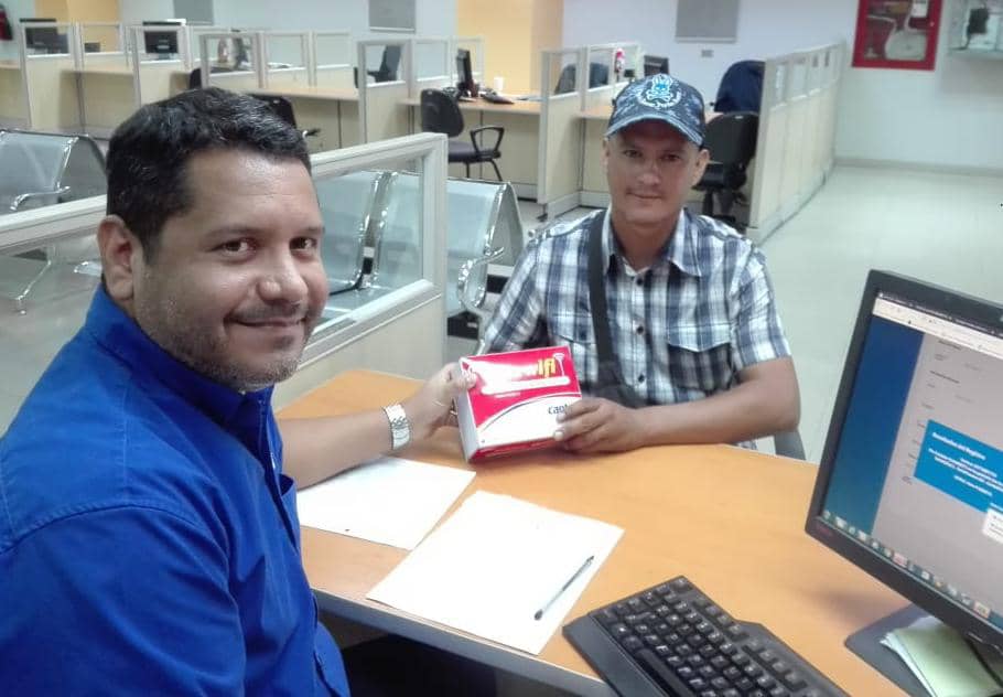 salaprensaCantv's tweet photo. #29May En Lara, Cantv continúa desde la Oficina de Atención Comercial de Barquisimeto Centro, la comercialización y entrega de módem WiFi, para dar respuesta a usuarios del municipio Iribarren, que han realizado la solicitud de adquisición de estos equipos a través de la VenApp del sistema 1X10 del Buen Gobierno.
#CantvLoHacePosible
