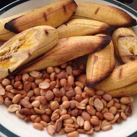 LadyBoss_MM's tweet photo. Banane          ou.         Safou? https://t.co/haUxZzCmwn