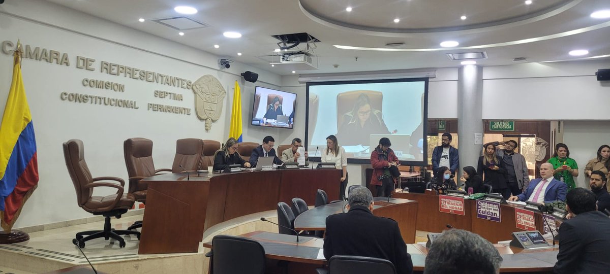 Continúa el debate para aprobar el PL 246. 🧤
El #TrabajoDoméstico en 🇨🇴 debe formalizarse y tener una #InspecciónLaboralYa para crear espacios de trabajo seguros 🟣✊🏻