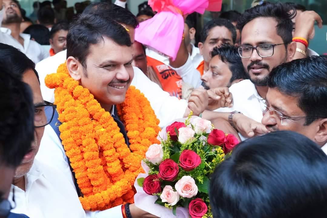 फोटो ऑफ द डे 🥰
देवेंद्र जी वाराणसी मध्ये🙏
हर हर महादेव 🙏
हर हर गंगे 🙏
@Dev_Fadnavis जी

#Team_Devendra