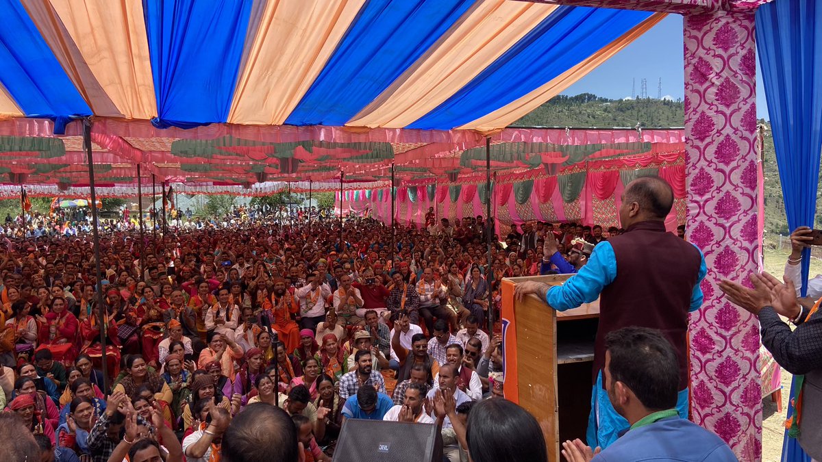 RakeshjamwalBJP's tweet photo. पूर्व मुख्यमंत्री व नेता प्रतिपक्ष आदरणीय श्री जयराम ठाकुर जी के साथ अपने विधानसभा क्षेत्र सुन्दरनगर के निहरी में चुनावी जनसभा के दौरान ।

#abkibaar400paar #BjpHimachalPradesh #PhirEkBaarModiSarkar #followers https://t.co/TgCVBnPIco