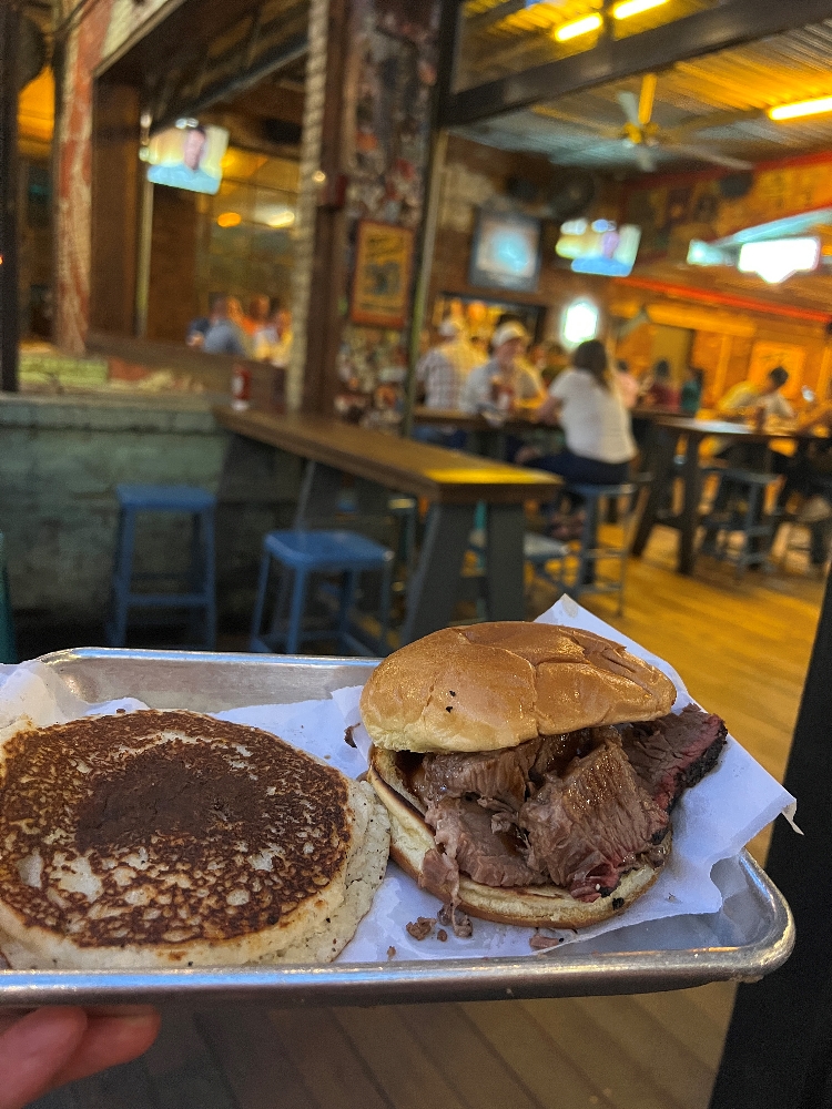 A3: I had great BBQ in @visitmusiccity at Martin's Bar-B-Que Joint known for whole-hog bar-b-queing. Read about it (and lots more) in our recent article. #MusicCity #FoodTravelChat #NationalBBQMonth #RFTinNashville 

📸 Brisket sandwich and hoe cake

realfoodtraveler.com/nashville-by-t…