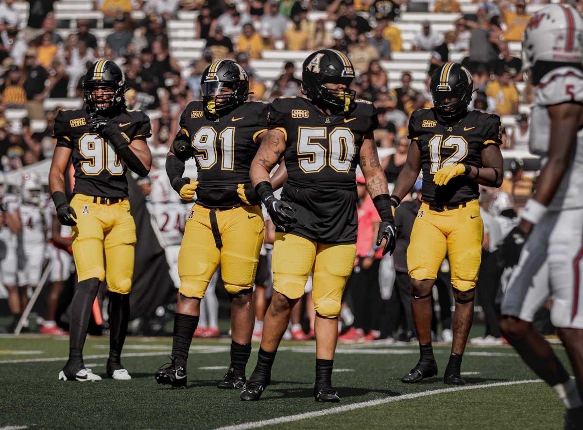 Extremely blessed to have received my first division 1 offer from @AppState_FB 

@CoachM_Cummings @_CoachLawson @Coach_Allen5 @south_paulding @RecruitGeorgia @NEGARecruits 
@BridgerWest