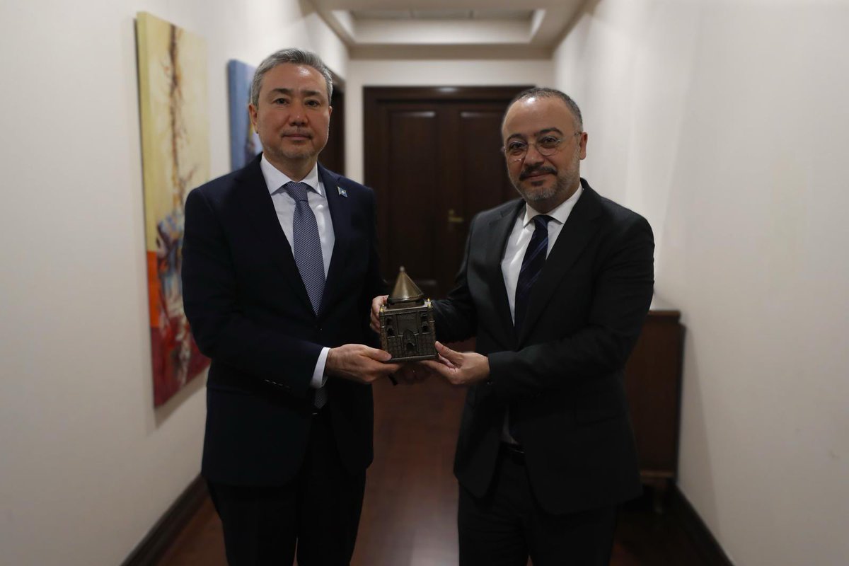 Bakan Yardımcımız Dr. Nuh Yılmaz, Kazakistan’ın Ankara Büyükelçisi Yerkebulan Sapiyev’i kabul etti. Nezaket ziyareti kapsamındaki görüşmede, ikili ve çok taraflı işbirliği konuları ele alındı.