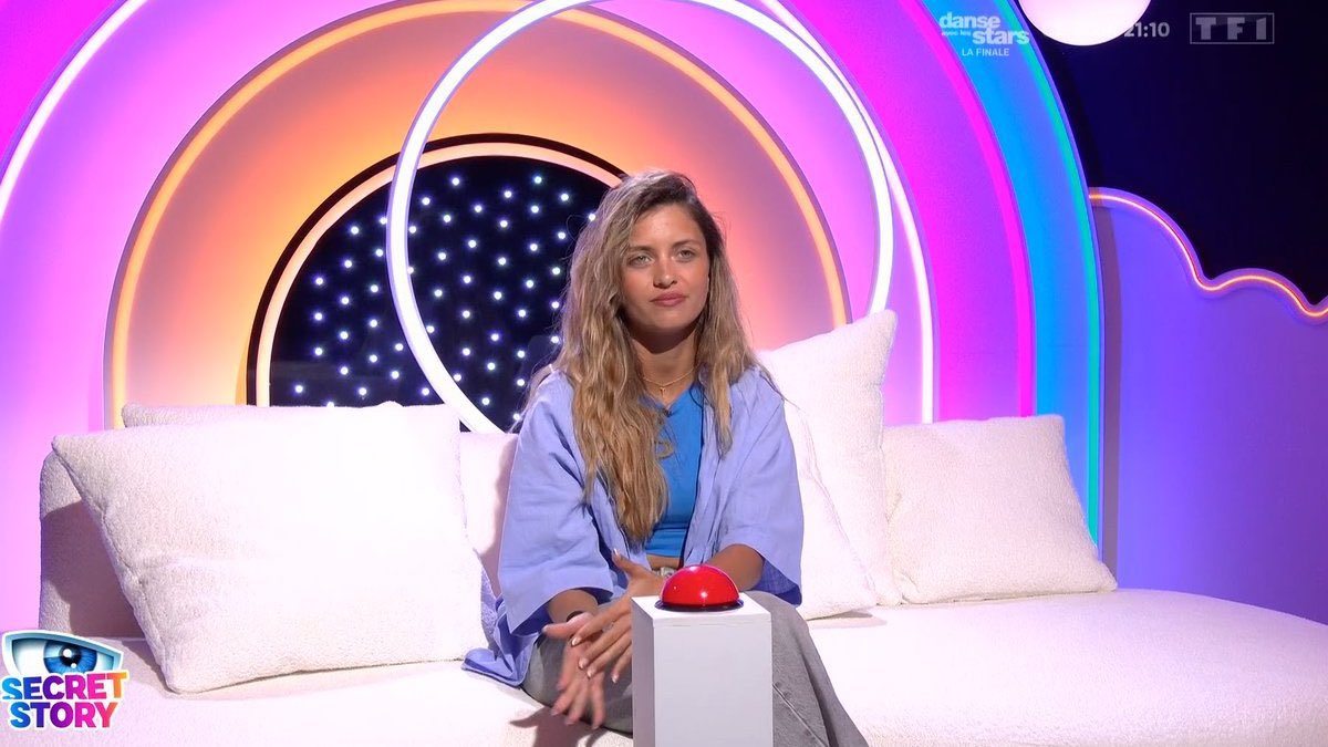 iamyourtony's tweet photo. « J’élimine Cassandra du jeu parce qu’elle a trahi les siens »

« Je nomine Kelyan parce qu’en 2 jours je me suis rapproché de 3 meufs dont j’en ai rien à foutre »

🙂 #SecretStory https://t.co/ctVU0ihxVu