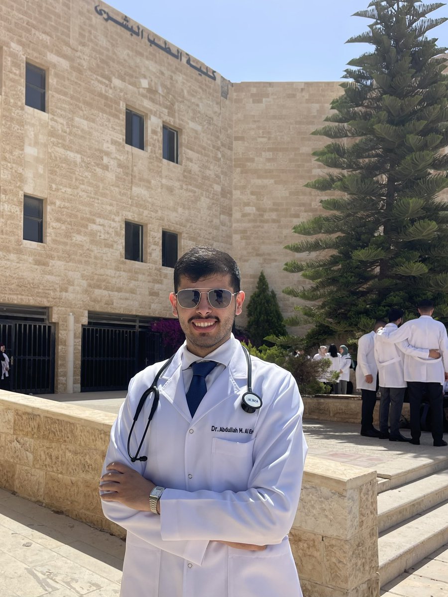 a_alenezi20's tweet photo. (وإنَّ ليْسَ للإنسانِ إلا ما سَعى وإنَّ سَعيهُ سوّفَ يُرى)
,بفضل من الله، بعد مشقةٍ وتعب ، اعلن تخرجي من كلية الطب - الجامعة الهاشمية بدرجة دكتور في الطب MD، الحمدلله عند البدء وعند الختام، شكراً لوالدتي التي كانت الداعم الاول لي في هذه الرحلة، لن انسى فضل والدي الدكتور محمد يوسف العنزي الذي لطالما كان هو الملهم لي, اسأل الله ان يرحمه. 
𝗔𝗯𝗱𝘂𝗹𝗹𝗮𝗵 𝗠𝗼𝗵𝗮𝗺𝗺𝗮𝗱 𝗔𝗹𝗲𝗻𝗲𝘇𝗶 ,𝗠𝗗