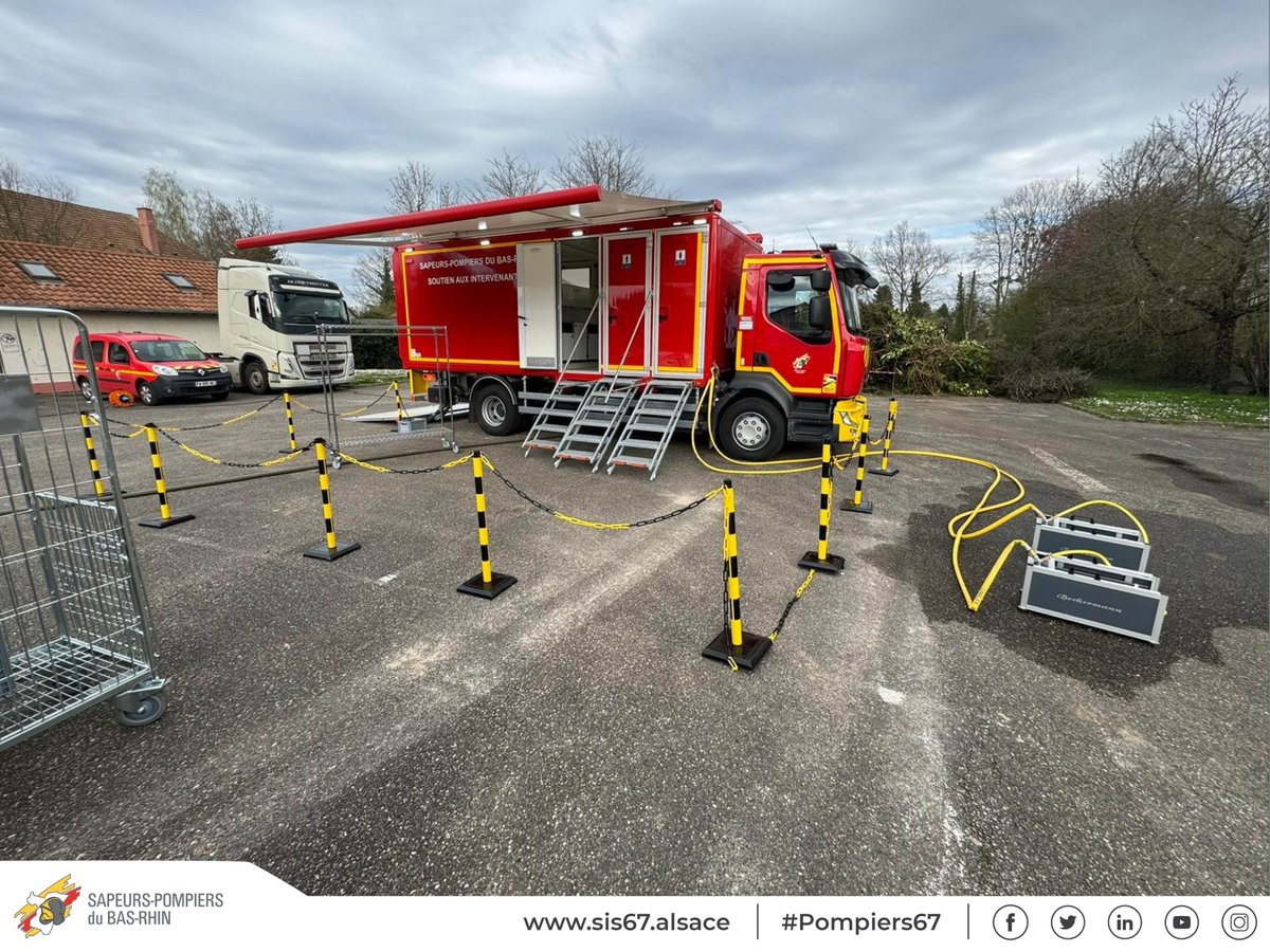 sdis67's tweet photo. [ENGIN] 🚒Mise en service aujourd’hui du nouveau véhicule de soutien aux intervenants (VSI). Unique en France, ce véhicule permettra d’offrir aux personnels mobilisés sur le terrain un soutien au sens large lors d’interventions d’ampleur, complexes ou de longue durée. https://t.co/TZVY4DeyC8