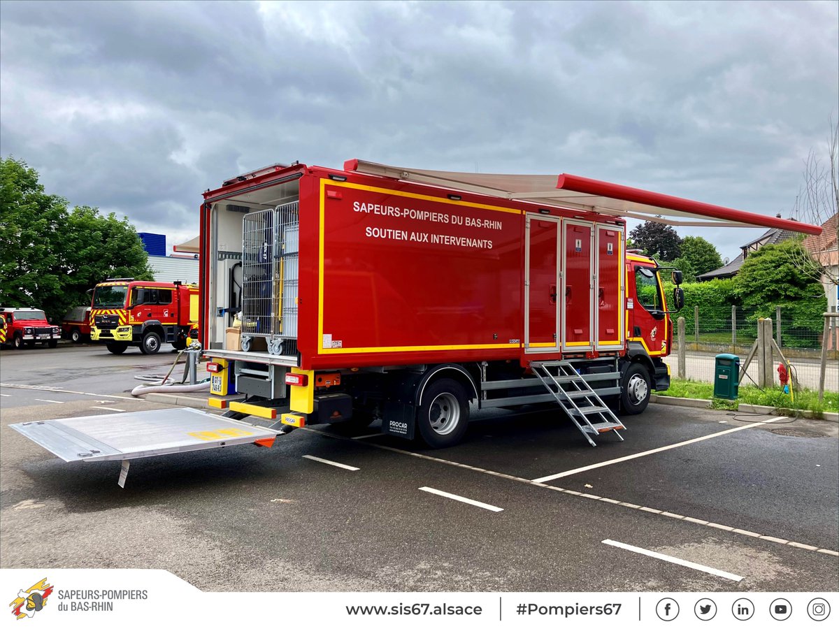 sdis67's tweet photo. [ENGIN] 🚒Mise en service aujourd’hui du nouveau véhicule de soutien aux intervenants (VSI). Unique en France, ce véhicule permettra d’offrir aux personnels mobilisés sur le terrain un soutien au sens large lors d’interventions d’ampleur, complexes ou de longue durée. https://t.co/TZVY4DeyC8