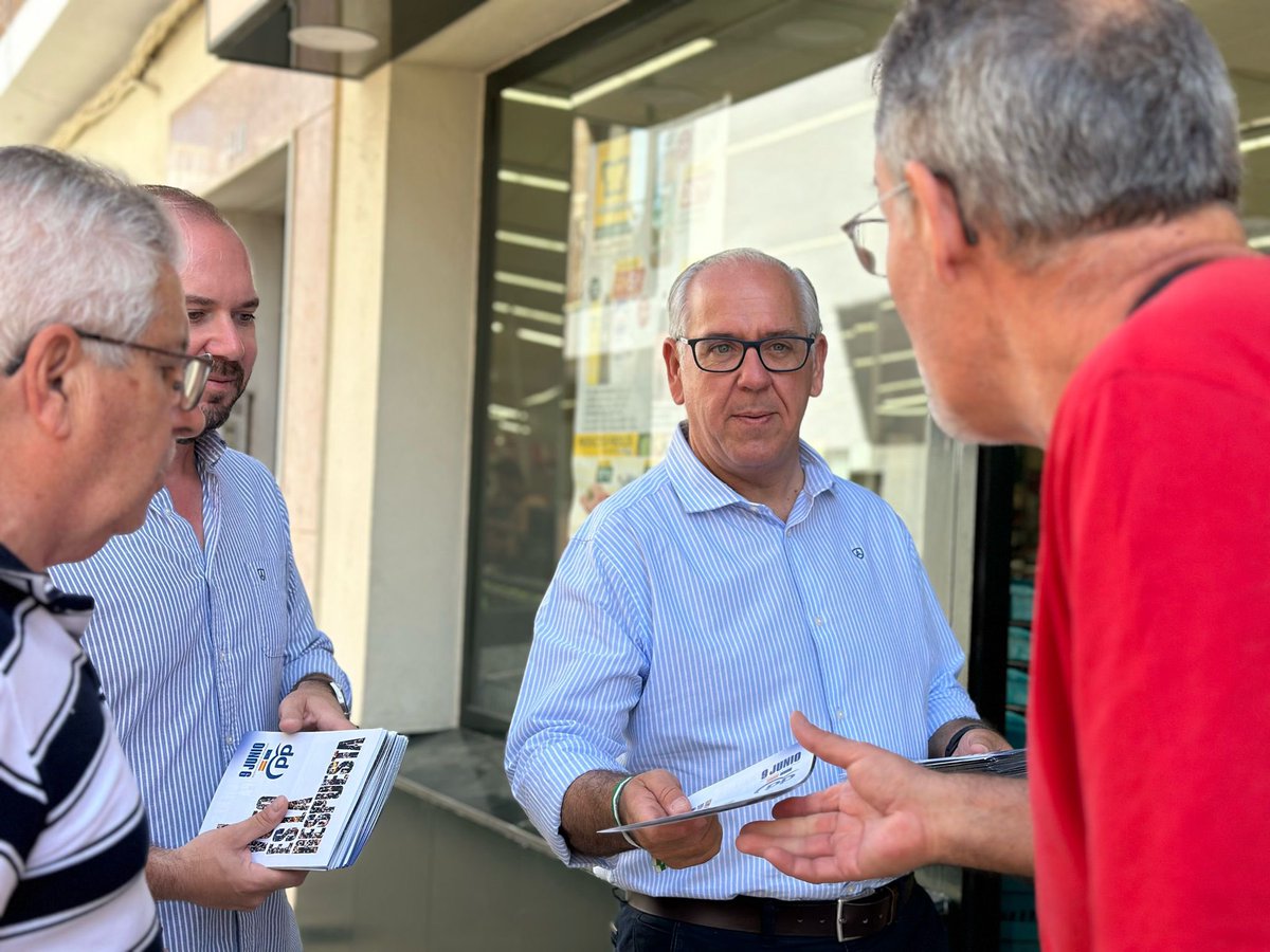 pp_jaen's tweet photo. 🗳️ El #9J votar al @ppopular es apostar por el futuro y los intereses de todos los vecinos de la provincia de #Jaén.

📍Paseo electoral por #Arjona

#TuVotoEsLaRespuesta🇪🇺 🇪🇸
#VotaPP https://t.co/R6dqcIG3lP
