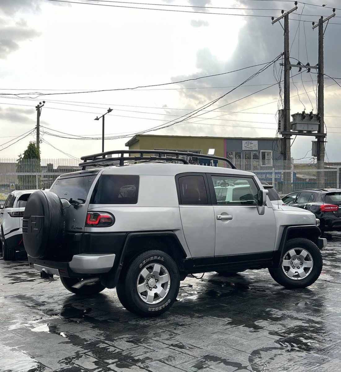 For Sale: Pre-Owned 2008 Toyota FJ Cruiser

📍: Agege

Price: 11.5m (Non Negotiable)

If interested, DM or Call/Whatsapp; 08188111105 for Inspection.

#BuyLagosLtd #BuyLagosLtdAutomobile #CarsForSale #ToyotaFJCruiser