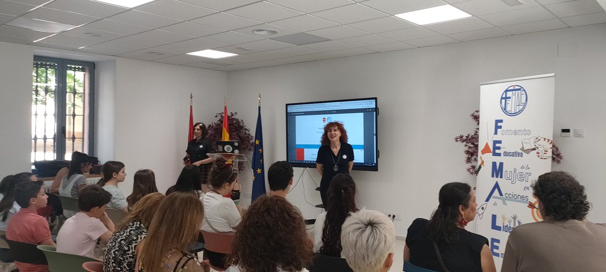 Sesión final FEMALE XXI en el #ISMIE.
Estudiantes y docentes comprometidos con la igualdad han expuesto sus proyectos. 
 Demostrando que son una poderosa herramienta para el cambio.
¡Bravo por su compromiso y sensibilización!
#IF_CMadrid