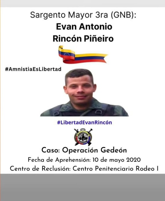 ManuelitaSS82's tweet photo. El Sargento Mayor Evan Rincón también fue trasladado sin avisar a sus familiares y bajo engaño, al Centro de Torturas el Rodeo 1.

#JusticiaMilitar 
#LibertadparaEvanRincón
#OperaciónGedeón 
#LibertadParaLosPresosPolìticos
#NoLosDejenMorir 

@CIDH 
@IntlCrimCourt 
@OEA_oficial https://t.co/QoSnhSpiQn