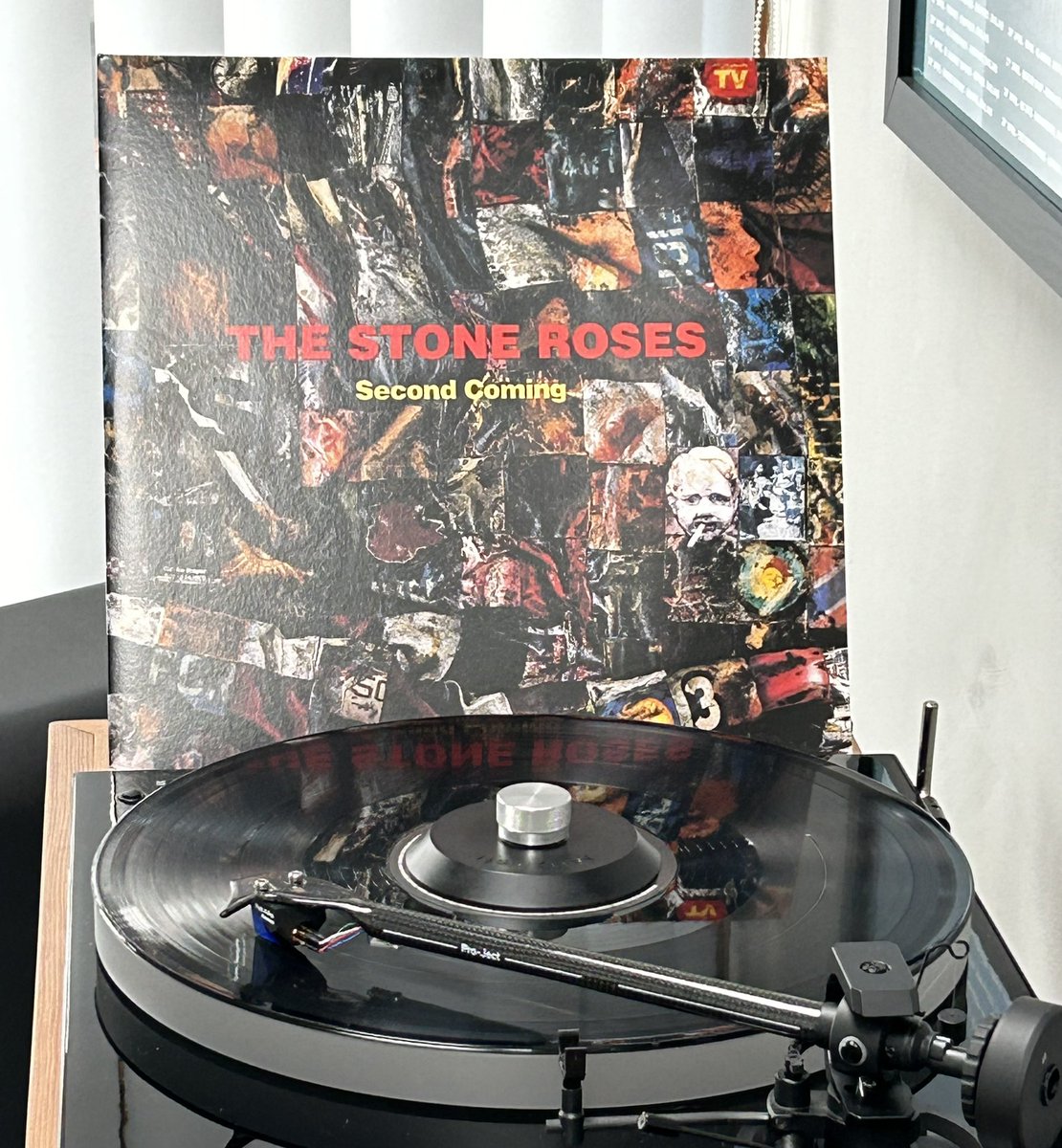 #5albums90s2

The Stone Roses - Second Coming

Divides the music community like no other, but for me and those who know, it’s pure perfection, Squire & Reni in particular are on fire & in their element on SC. An album that is a completely different beast on vinyl, in my 5 🙌🏻