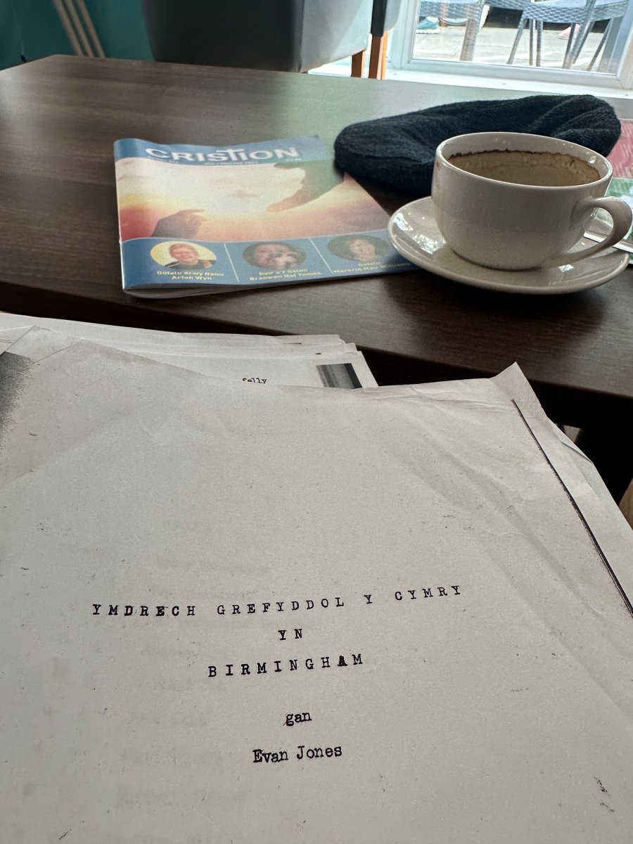 Cymaint o hanes cymdeithasol yn y cyfrolau hyn. Yn mynd trwy hon dros goffi.

Wedi mwynhau'r erthygl yn rhifyn gyfredol Cristion am achosion Cymraeg Birmingham a Coventry hefyd - diolch i gyfaill am dynnu fy sylw ati.