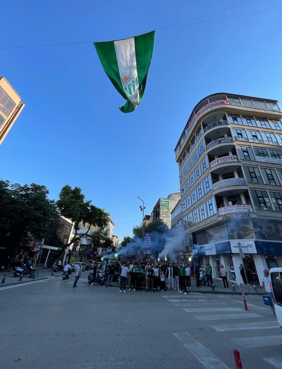 Burası Bursa! Burda tüm kalpler Bursaspor aşkıyla dolar 🇳🇬
📍Orhangazi Cumhuriyet Meydanı