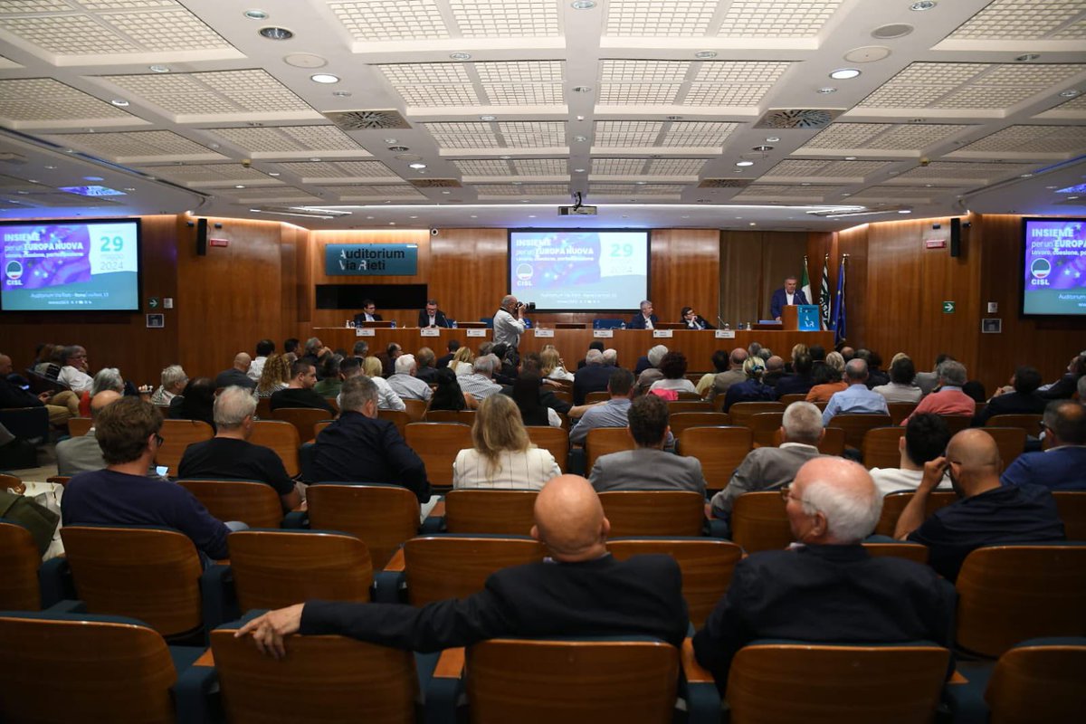 #LuigiSbarra a convegno Cisl: “La legislatura che si aprirà tra poco deve dare il via ad una vera fase costituente in Europa. Bisogna accelerare lungo la strada dell’integrazione economica e sociale, verso la realizzazione dell’unità politica e degli Stati Uniti d’Europa. Per