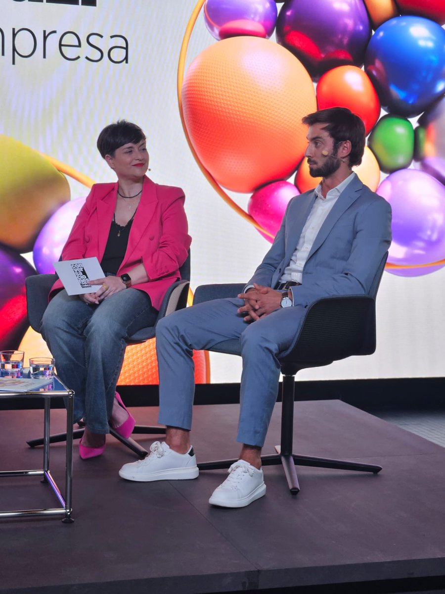 Carles Artigas, Director of Marketing &amp; Comms en Grupo aFinance durante su presentación sobre las claves del éxito de <a href="/Afinance_es/">Afinance</a> en materia de comunicación eficaz en el sector financiero. #comunicacioneficaz #conversacionesHarvardDeusto